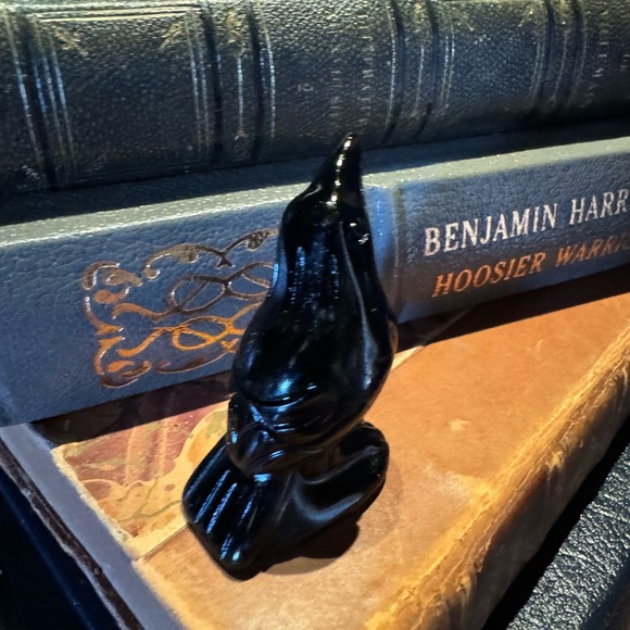 Solid Obsidian Raven Vintage-style Sculpture Desk Decor - Picture 7 of 8